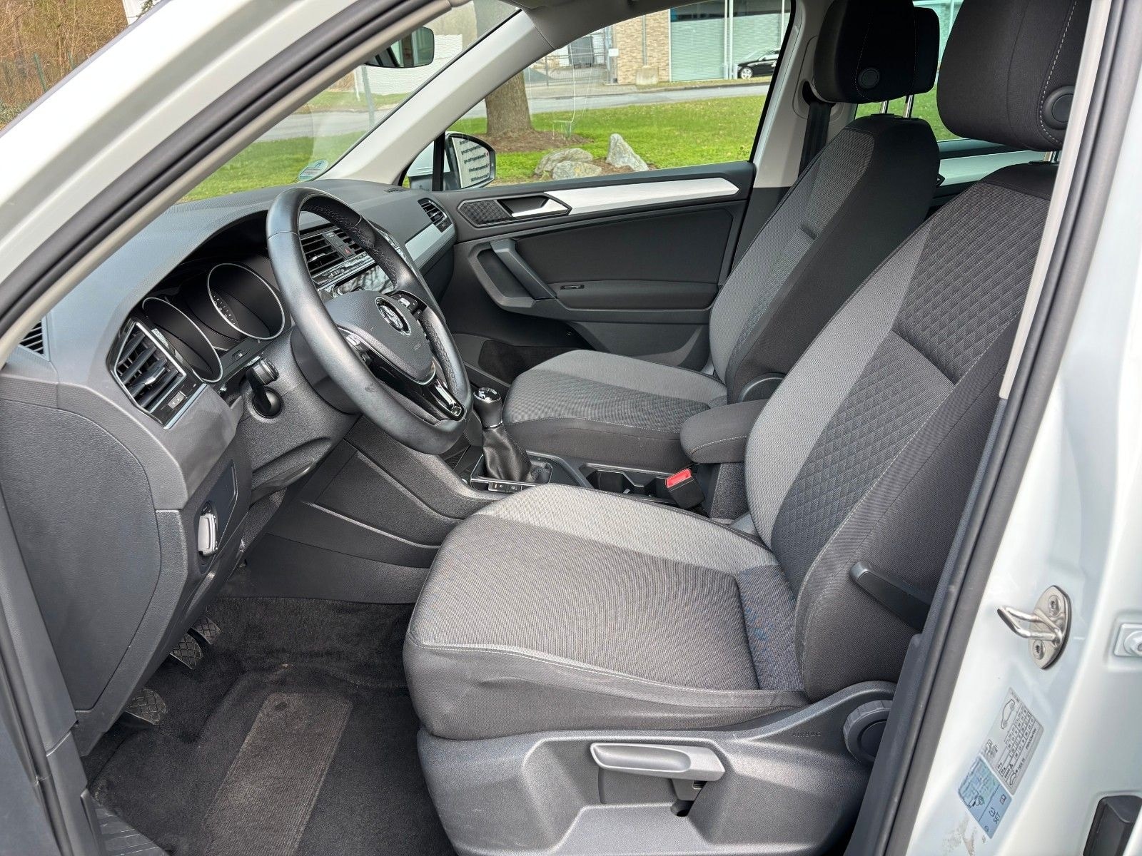 Volkswagen Tiguan 1.5 TSI R-Line Exterieur / Rückfahrkamera foto 6