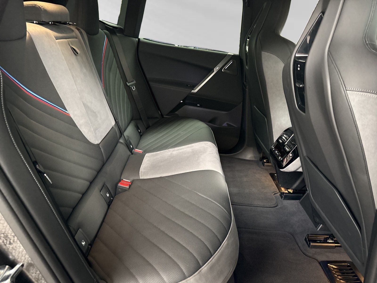 BMW iX M70 LR 1.025,- bro.Anz. 42 Mon./5' Km p.A. foto 15