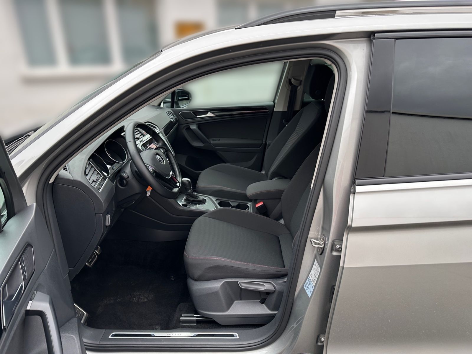 Volkswagen Tiguan 1.4 TSI DSG Comfortline 360° NAVI SHZ AHK foto 7