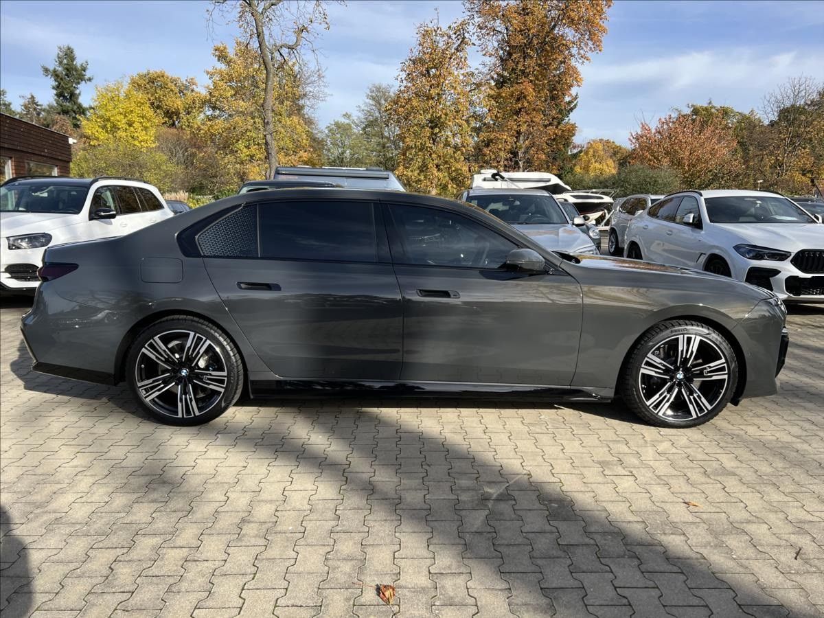 BMW 750 e xDrive M Sport foto 2