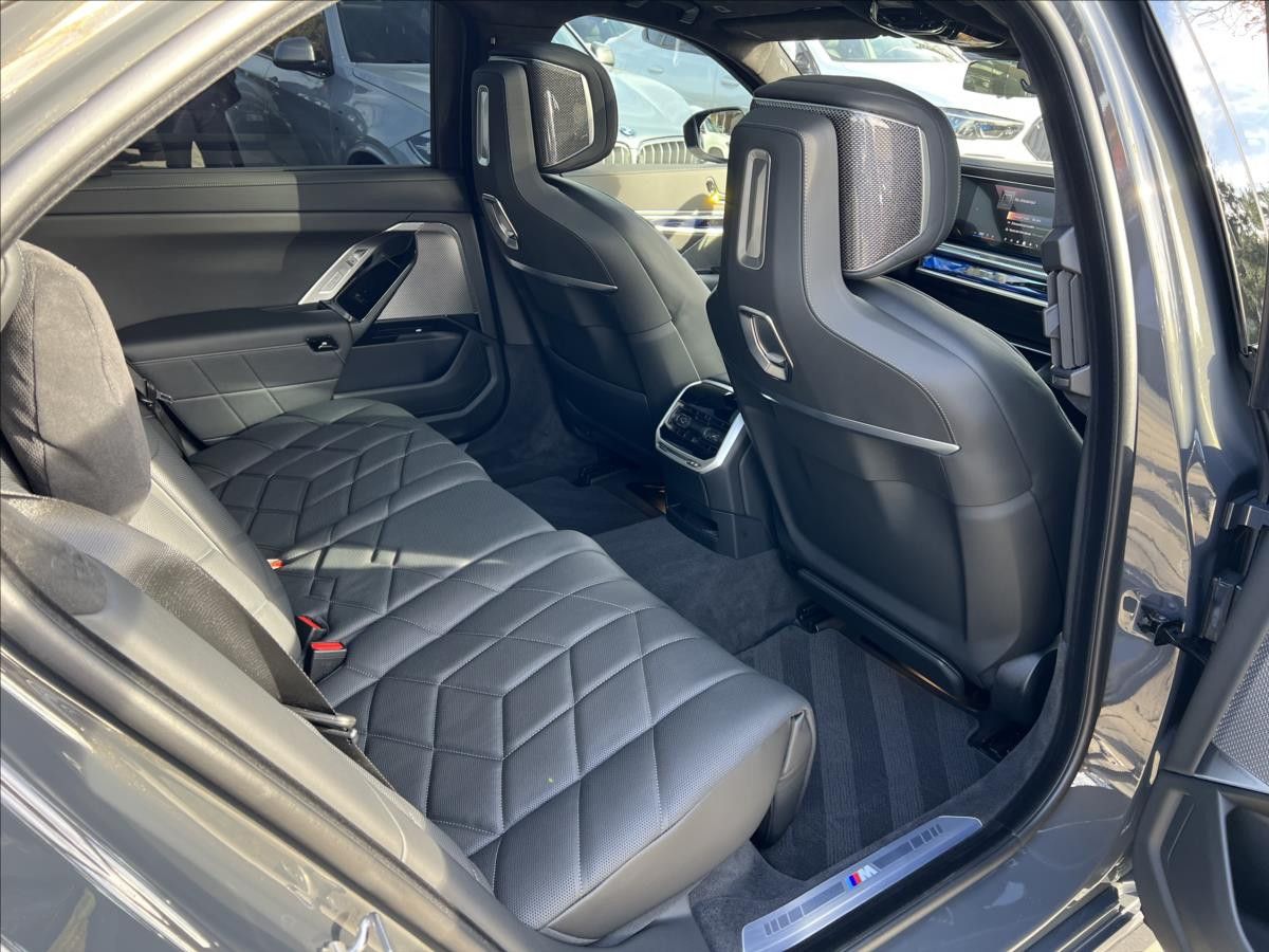 BMW 750 e xDrive M Sport foto 16