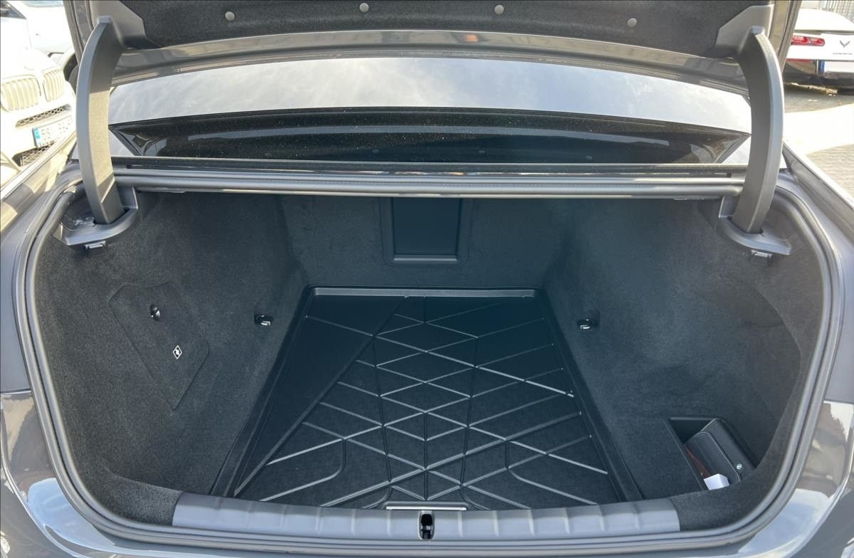 BMW 750 e xDrive M Sport foto 18