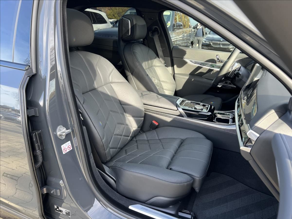 BMW 750 e xDrive M Sport foto 4