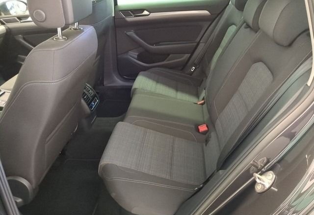 Volkswagen Passat Variant 2.0 TDI DSG Business *AHK*Sitzhei foto 10