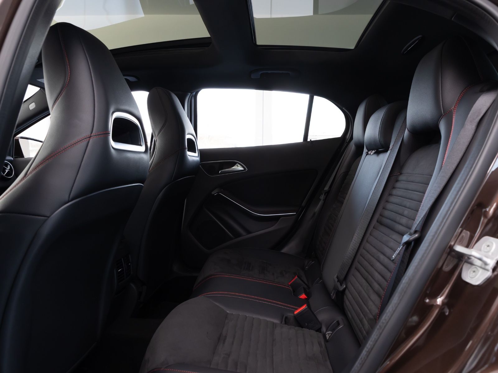 Mercedes-Benz GLA 250 AMG/Pano/Scheckheft/Navi/18 foto 9