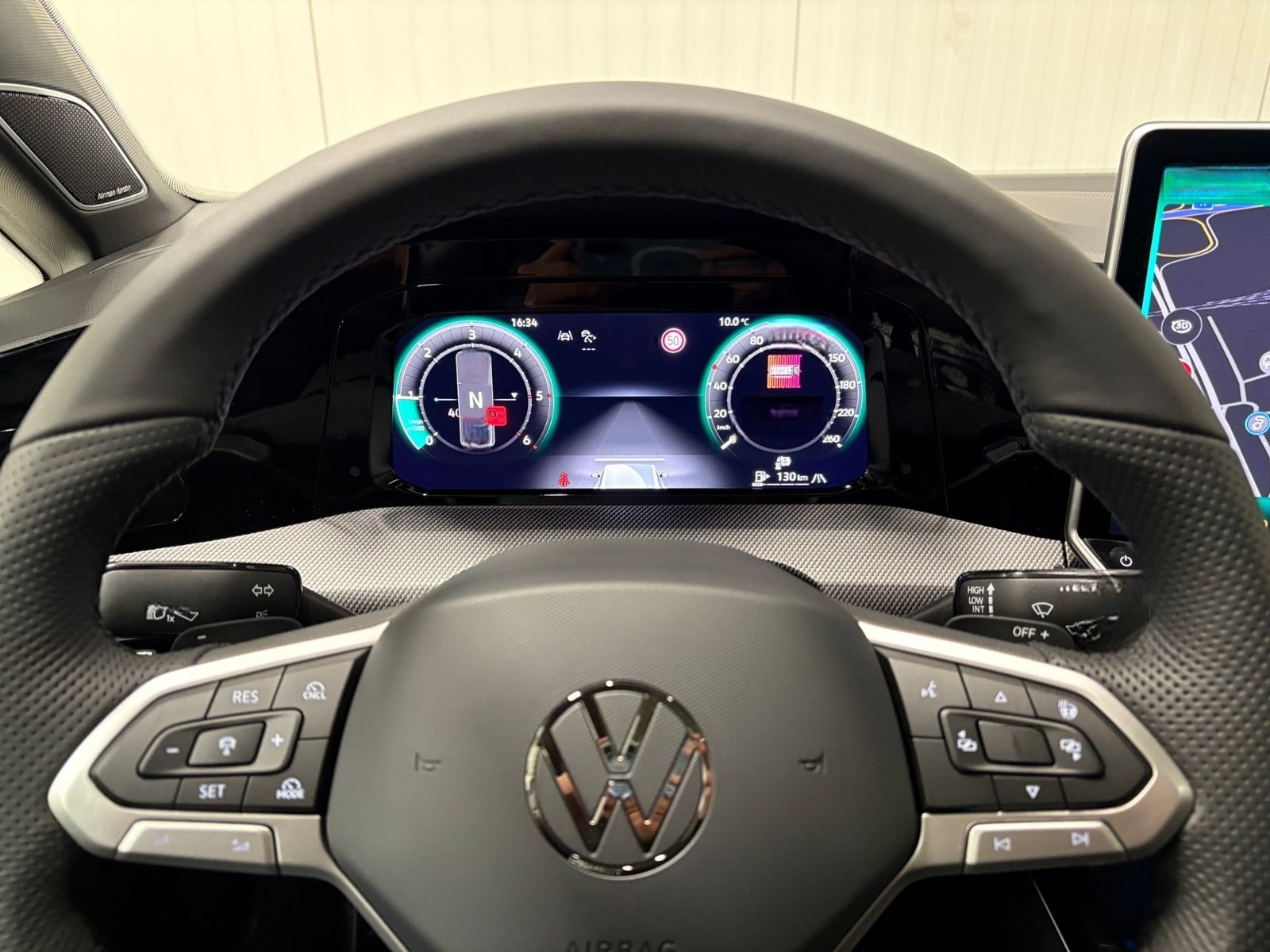 Volkswagen Golf VIII R-Line 2.0 TDI DSG IQ.LIGHT PANO NAVI foto 12