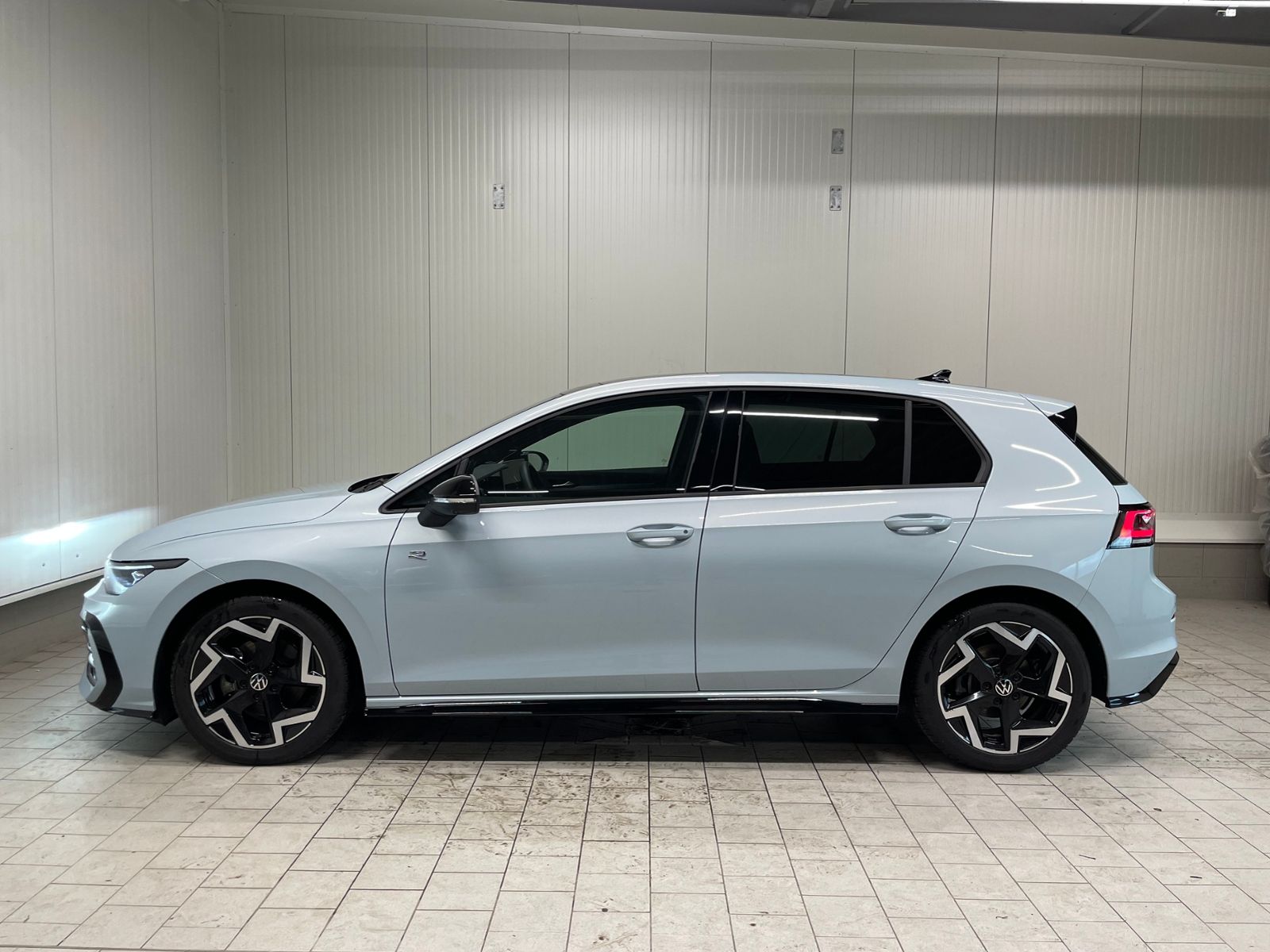 Volkswagen Golf VIII R-Line 2.0 TDI DSG IQ.LIGHT PANO NAVI foto 3