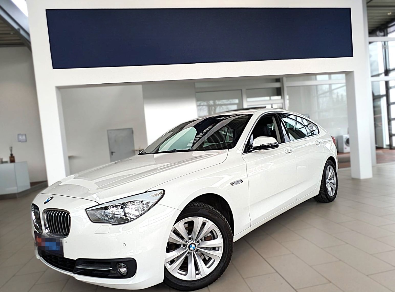 BMW 530d GT xDRIVE LEDER PANO NAVI HiFi HUD STANDH. foto 1