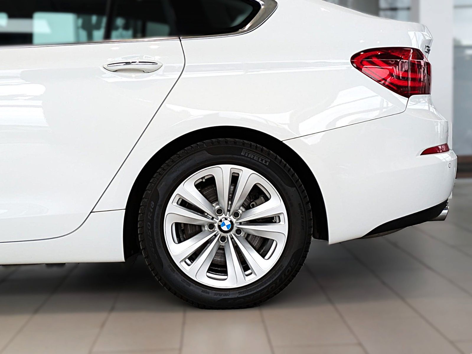 BMW 530d GT xDRIVE LEDER PANO NAVI HiFi HUD STANDH. foto 15