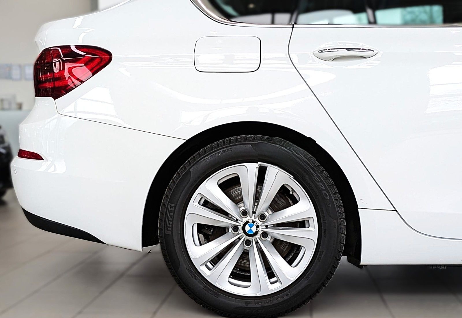 BMW 530d GT xDRIVE LEDER PANO NAVI HiFi HUD STANDH. foto 16