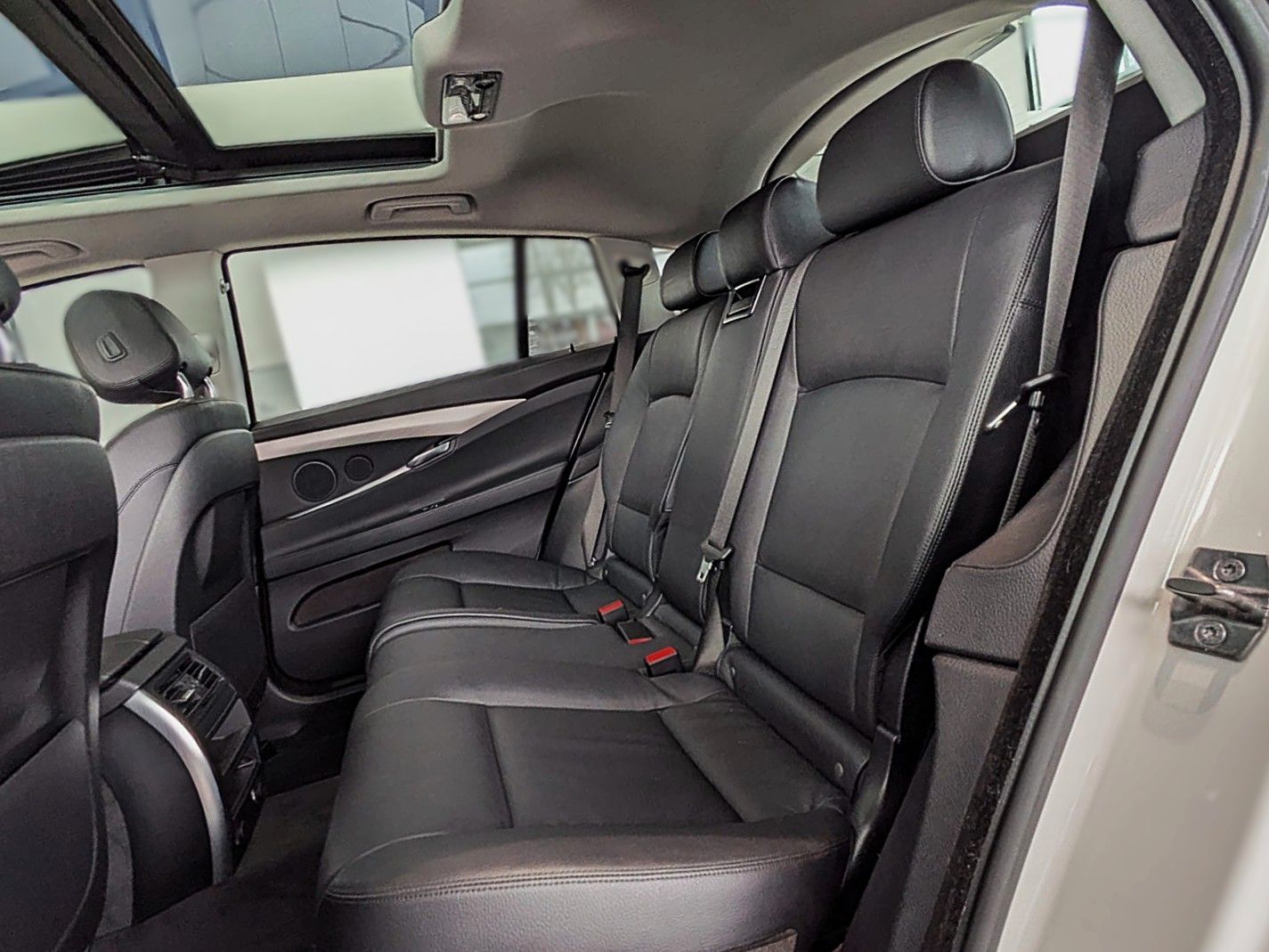 BMW 530d GT xDRIVE LEDER PANO NAVI HiFi HUD STANDH. foto 22