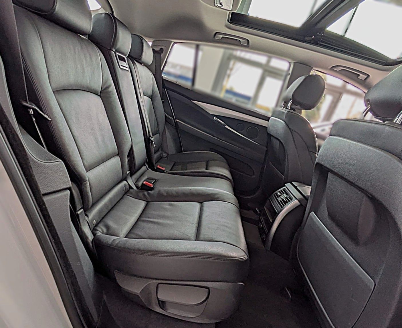 BMW 530d GT xDRIVE LEDER PANO NAVI HiFi HUD STANDH. foto 23