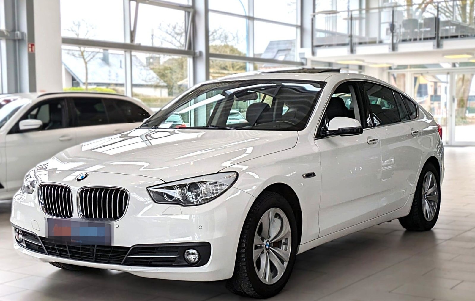BMW 530d GT xDRIVE LEDER PANO NAVI HiFi HUD STANDH. foto 5