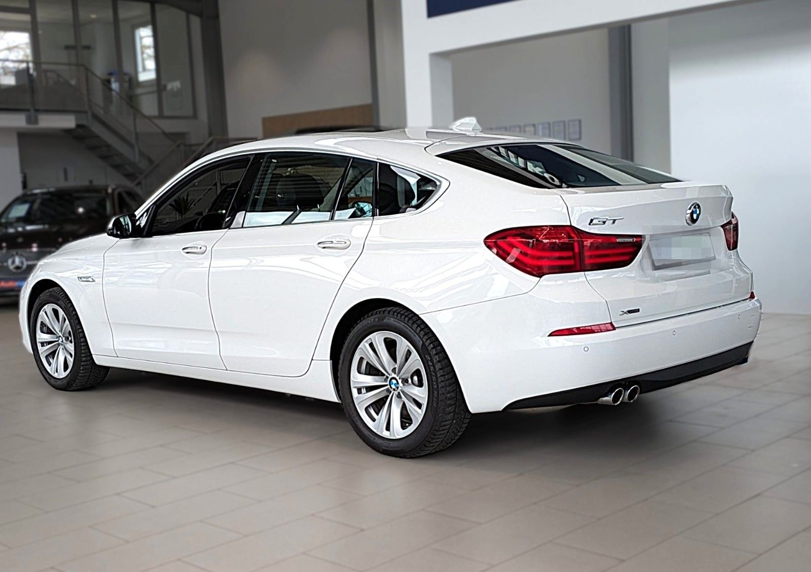 BMW 530d GT xDRIVE LEDER PANO NAVI HiFi HUD STANDH. foto 7