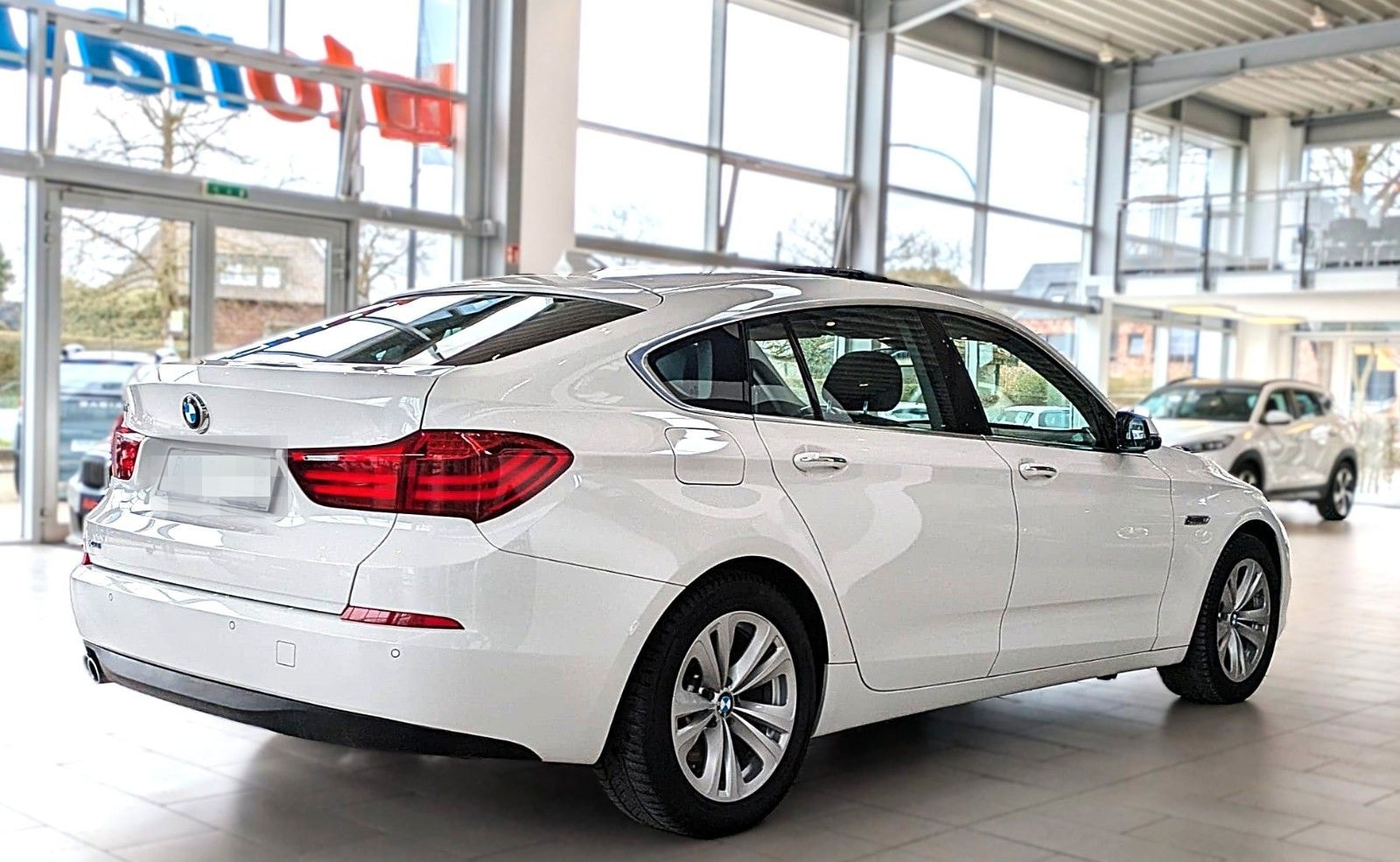 BMW 530d GT xDRIVE LEDER PANO NAVI HiFi HUD STANDH. foto 9