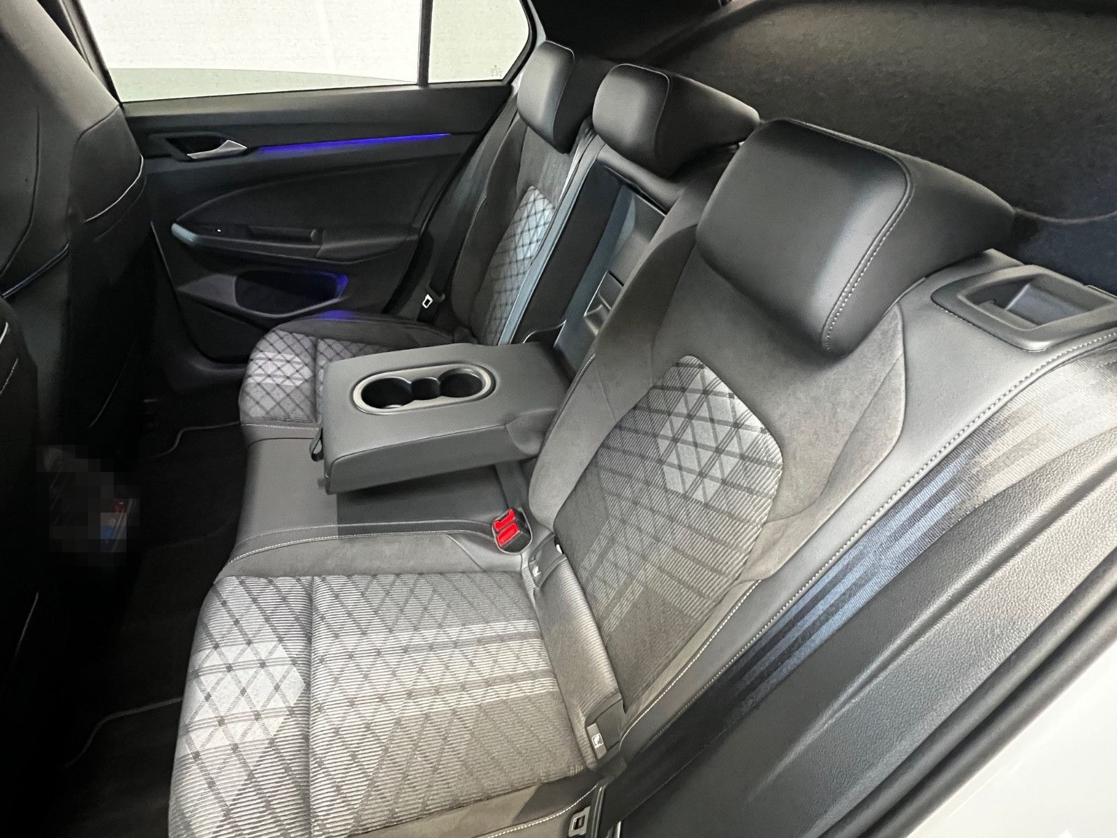 Volkswagen Golf VIII 2.0 TDI DSG R-Line Navi ACC Pano STHZ foto 19