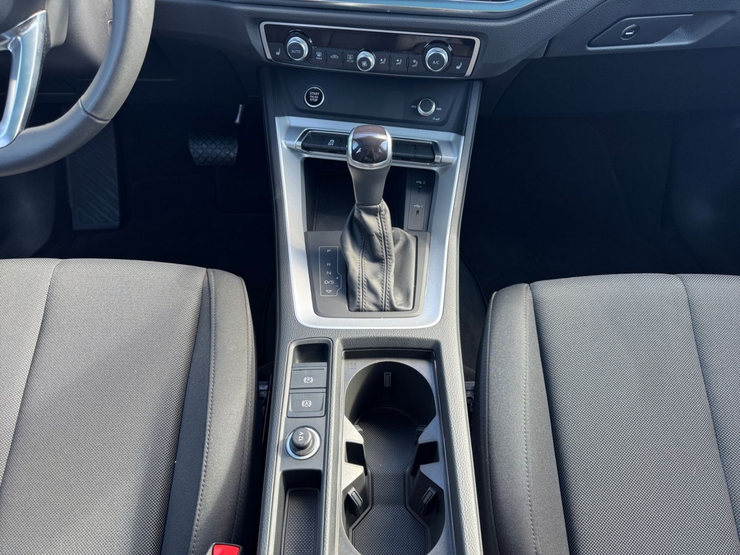 Audi Q3 S line 35 TFSI S tronic PANO/AHK/RFK+++ foto 8