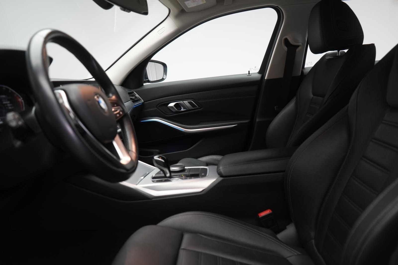 BMW 318 d Touring Sport Line Leder/ACC/Virtual/Carpl foto 9