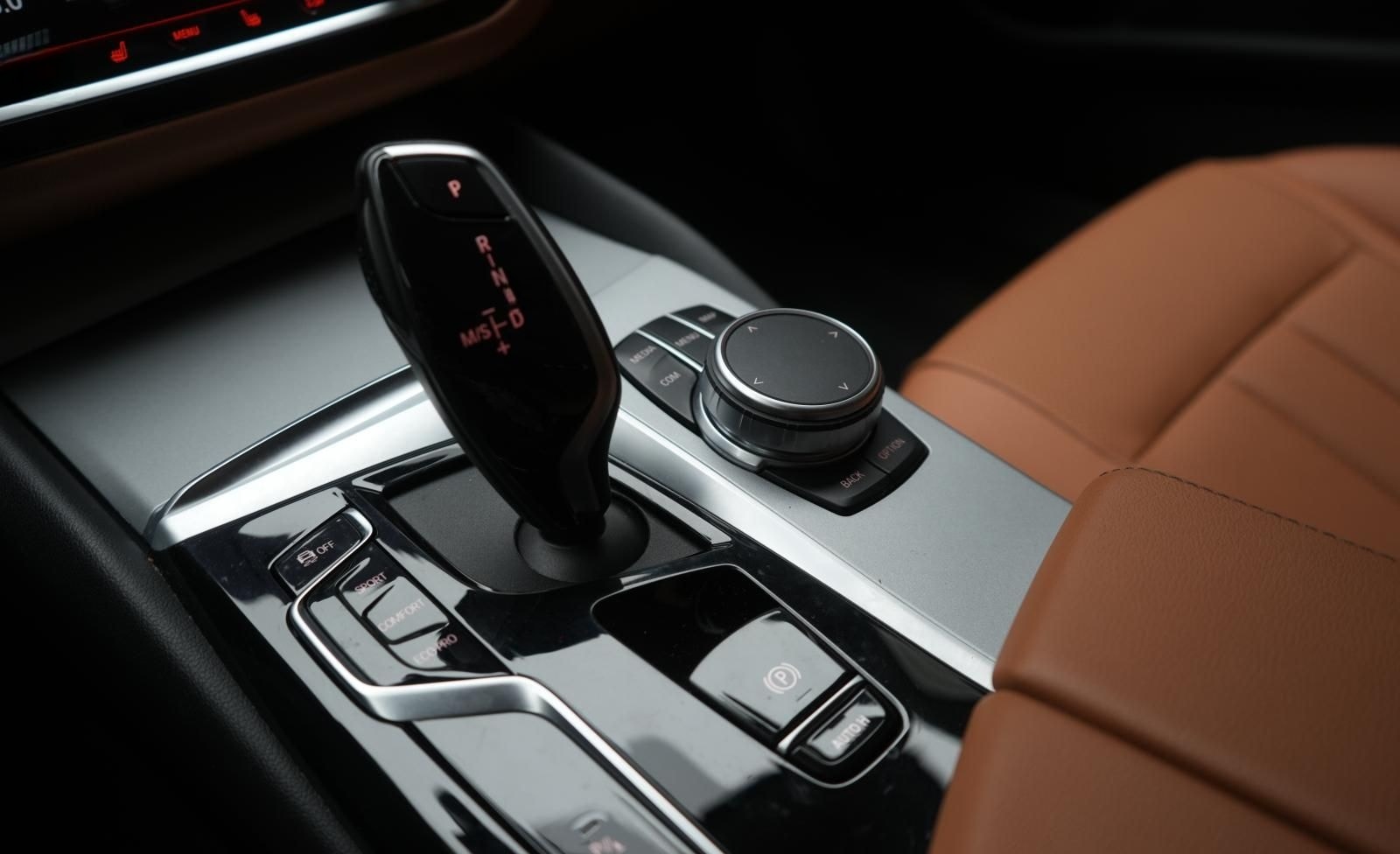 BMW 520 i Touring Leder/ACC/Kamera/HUD/Carplay foto 18