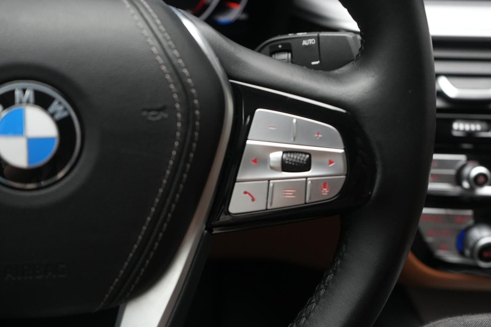 BMW 520 i Touring Leder/ACC/Kamera/HUD/Carplay foto 19