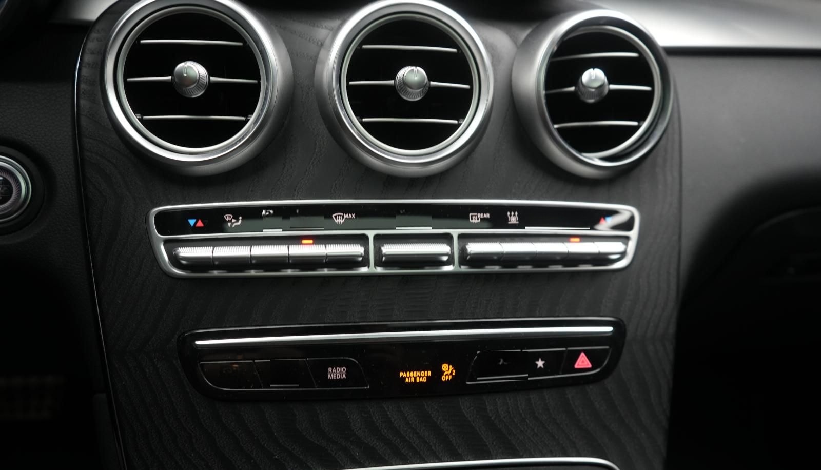 Mercedes-Benz GLC 300 d 4Matic 9G-Tronic AMG Distronic/Kamera/ foto 17