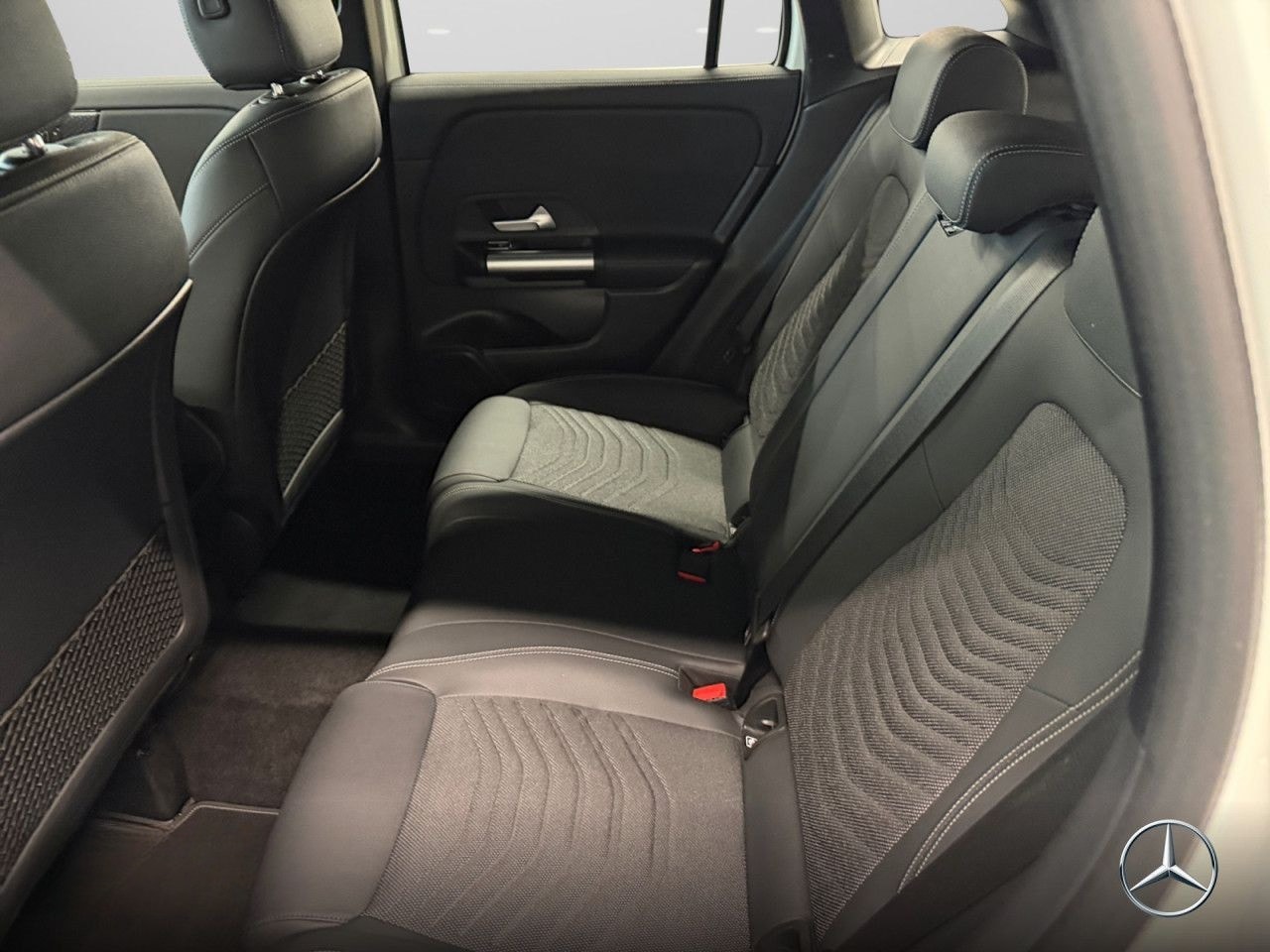 Mercedes-Benz GLA 180 Prog. Adv./PANO/AHK/MULTI/DISTR/SPUR/360 foto 12