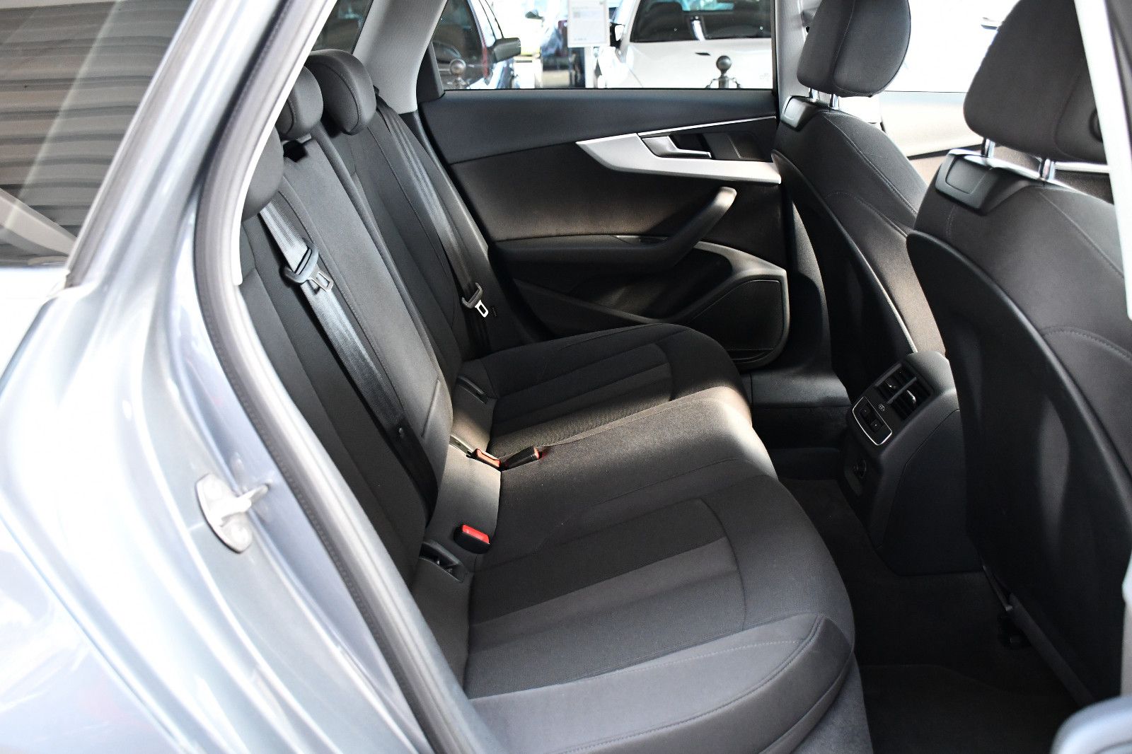 Audi A4 Avant sport Aut. S-Line MMI Virtual Akustik foto 14