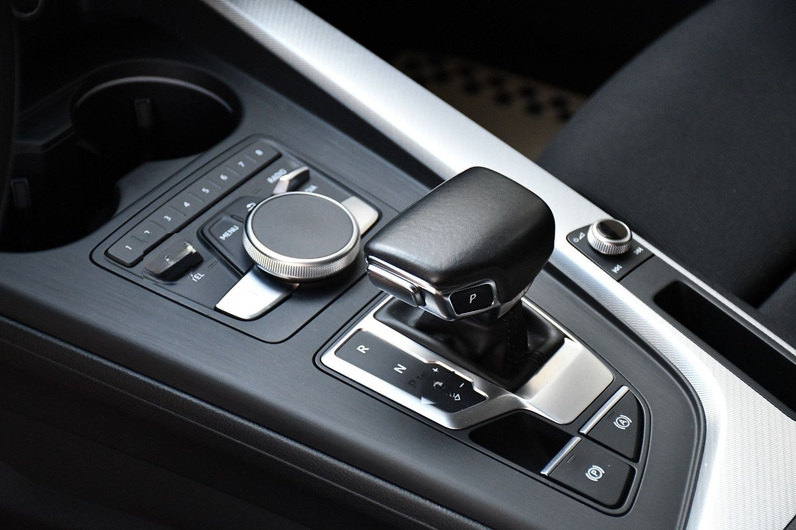 Audi A4 Avant sport Aut. S-Line MMI Virtual Akustik foto 23