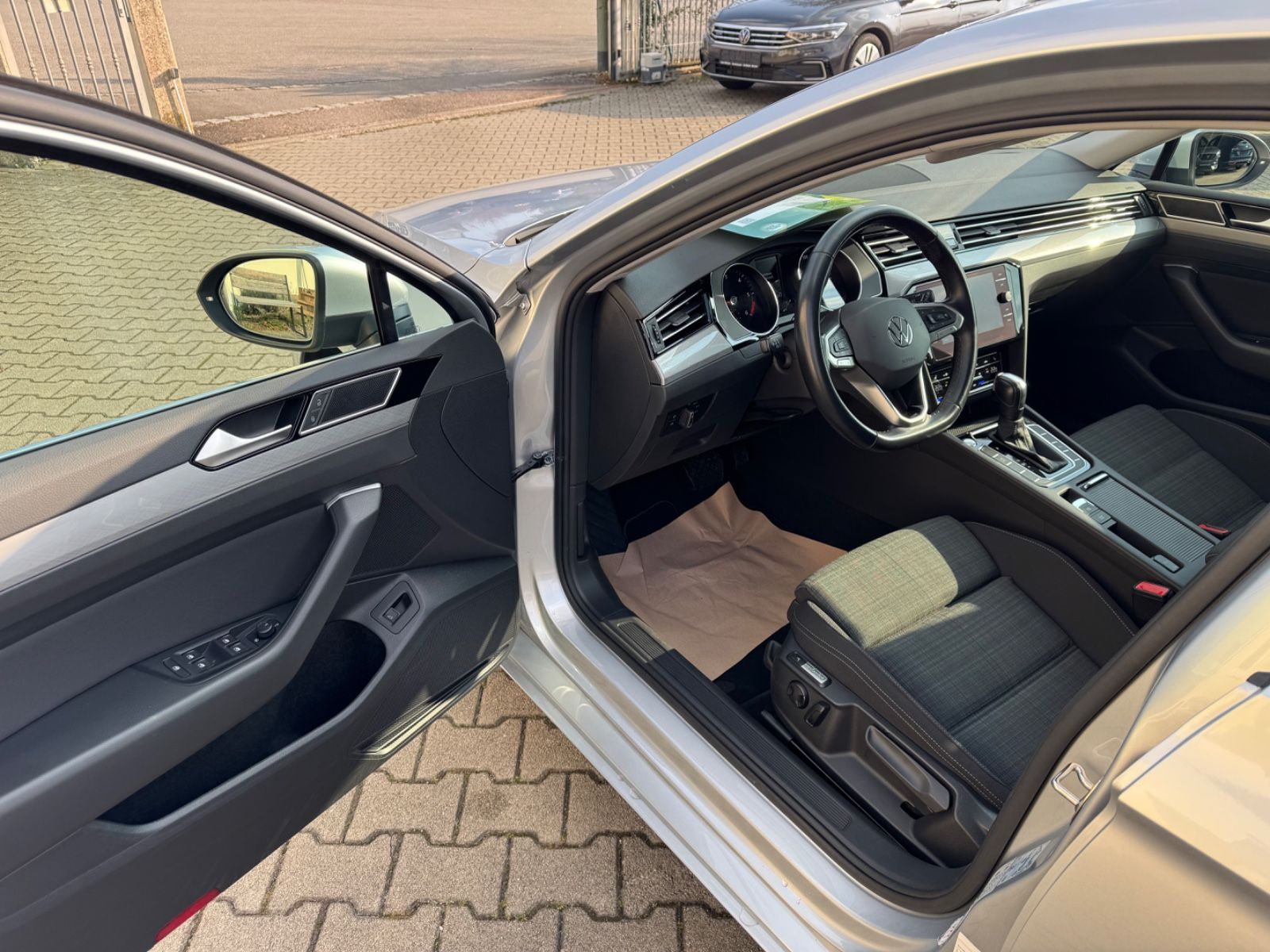 Volkswagen Passat Var Business 2.0TDI AHK Kamera TravelAss foto 6