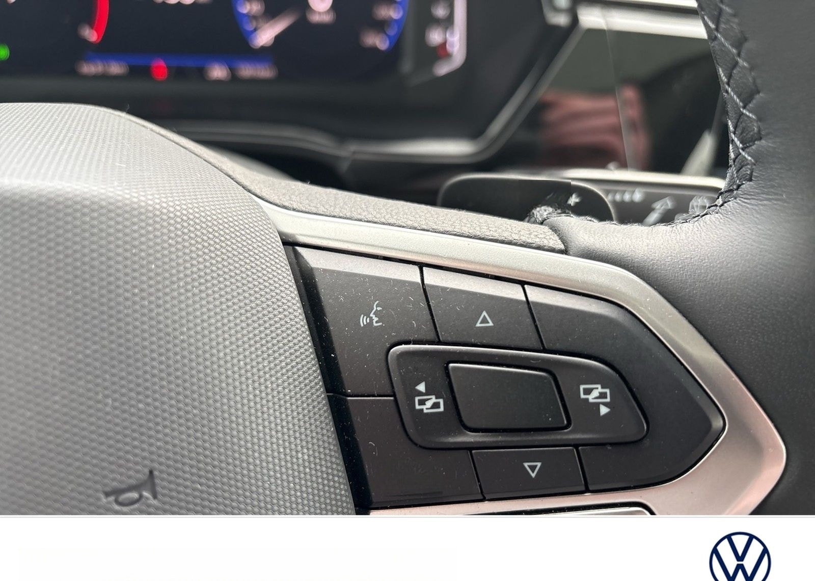 Volkswagen Touran 2.0 HIGHLINE AHK PANO NAVI CARPLAY foto 15