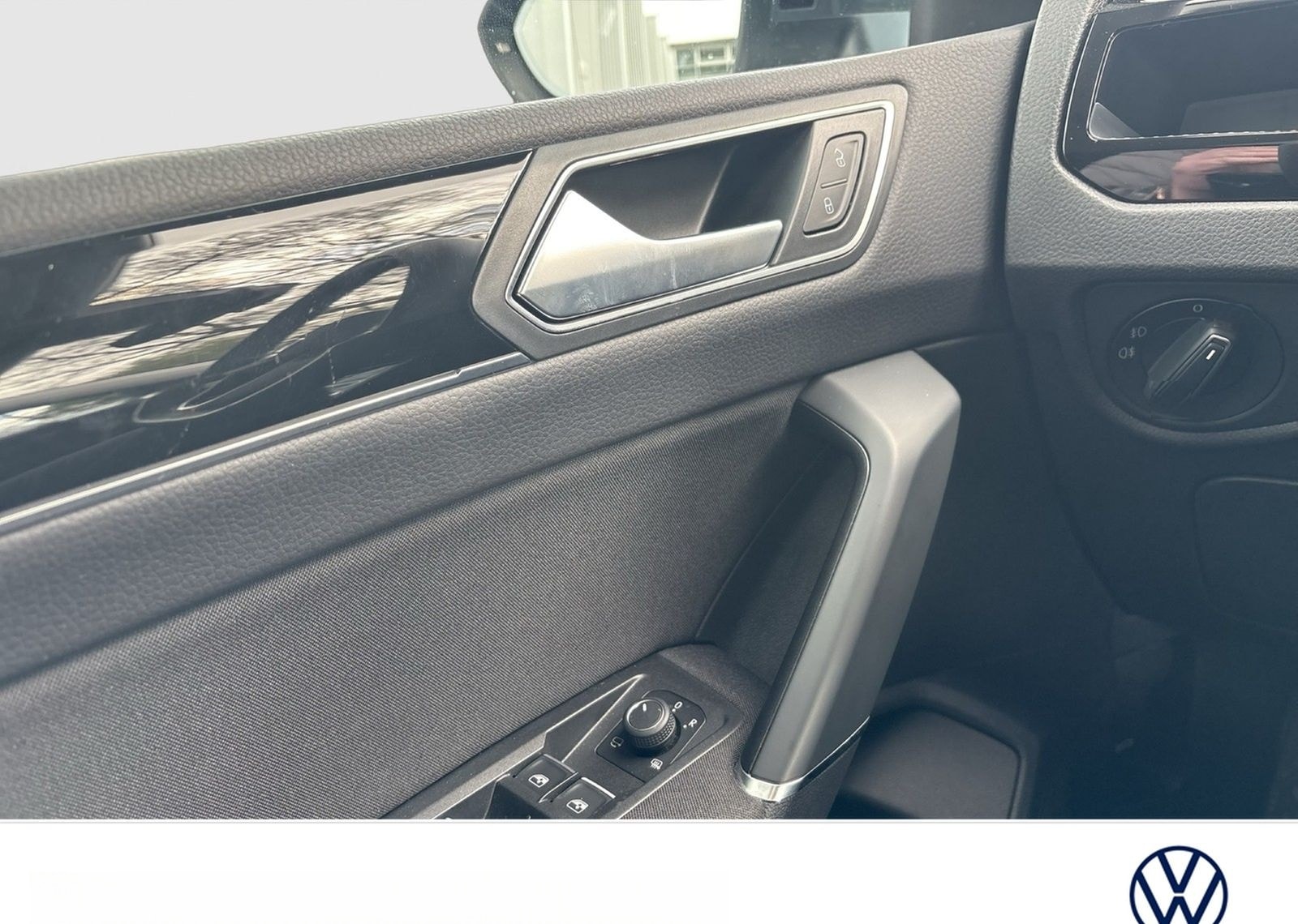 Volkswagen Touran 2.0 HIGHLINE AHK PANO NAVI CARPLAY foto 16