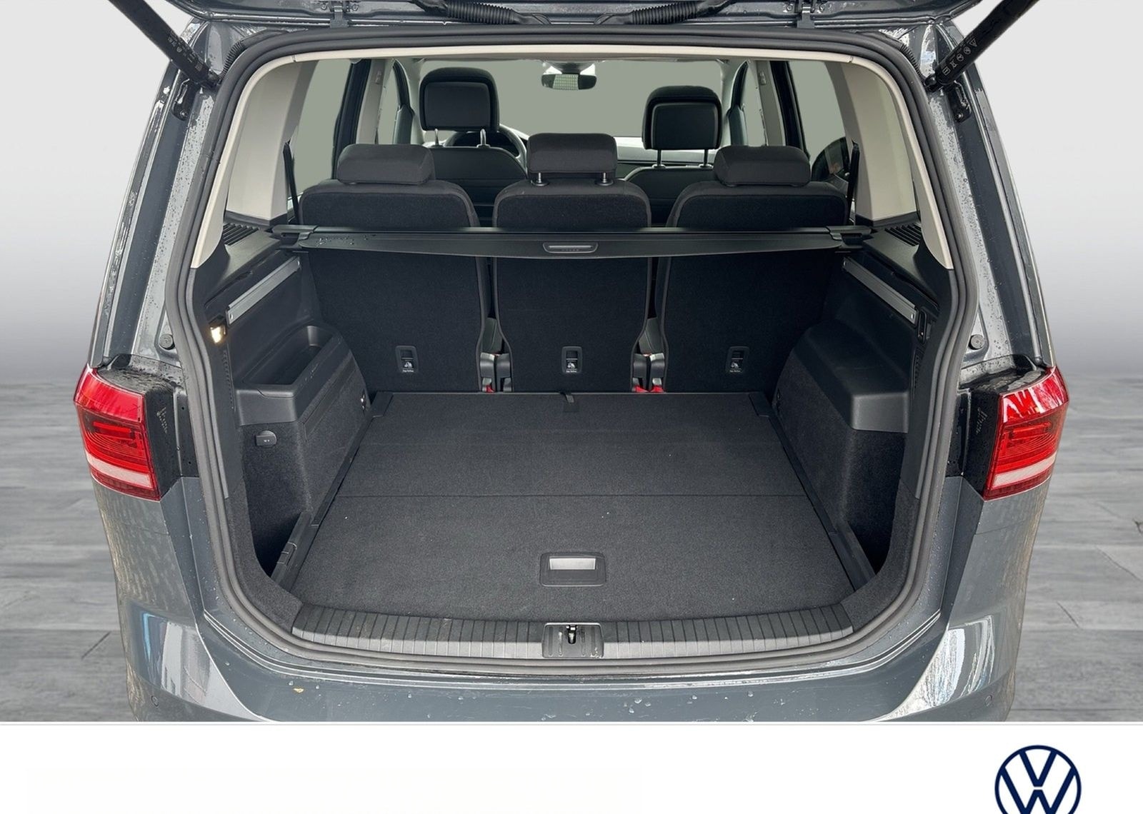 Volkswagen Touran 2.0 HIGHLINE AHK PANO NAVI CARPLAY foto 17