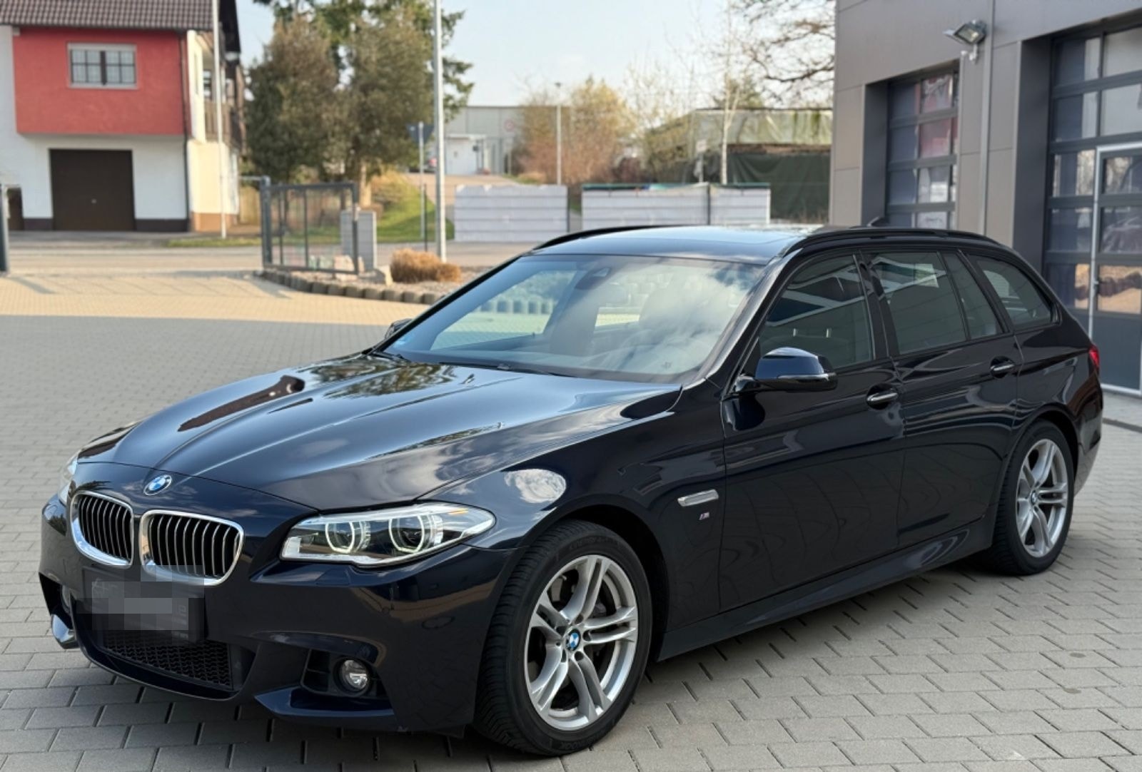 BMW 530d 5 Touring 530 d xDrive M-Paket/Pano/Service foto 1