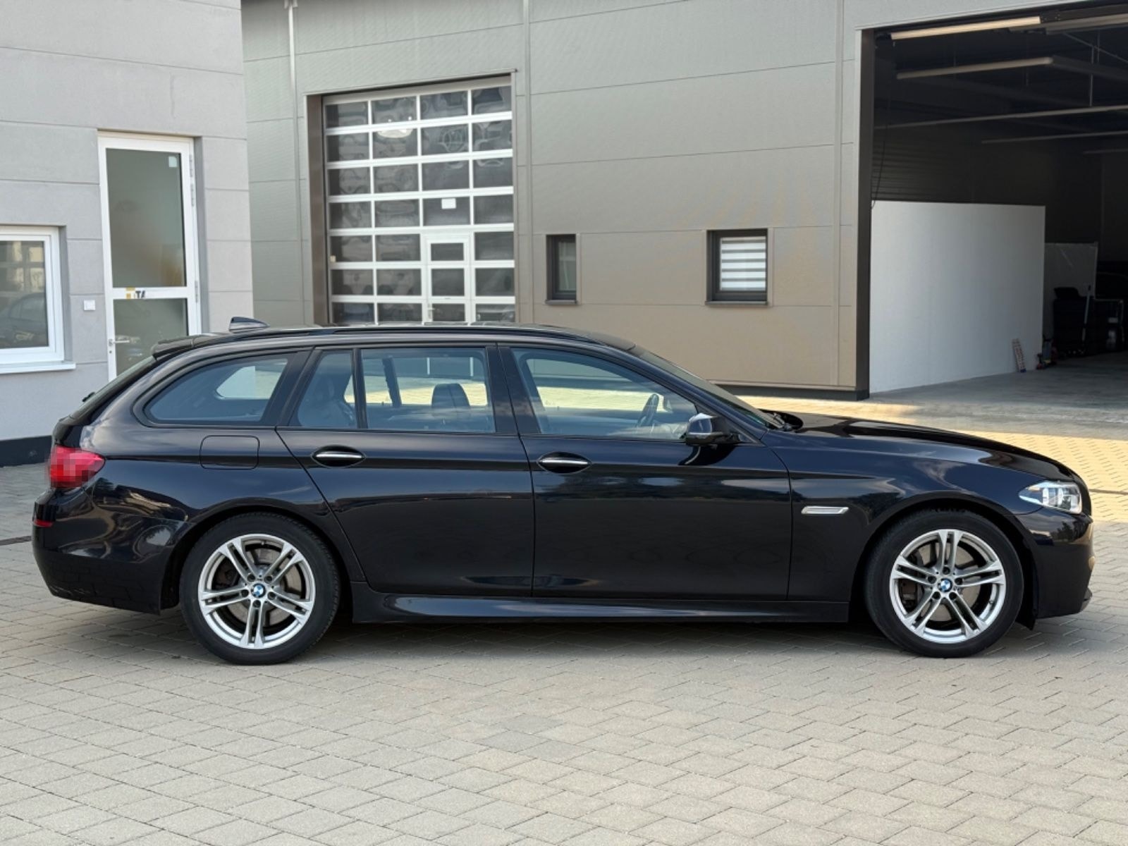 BMW 530d 5 Touring 530 d xDrive M-Paket/Pano/Service foto 7