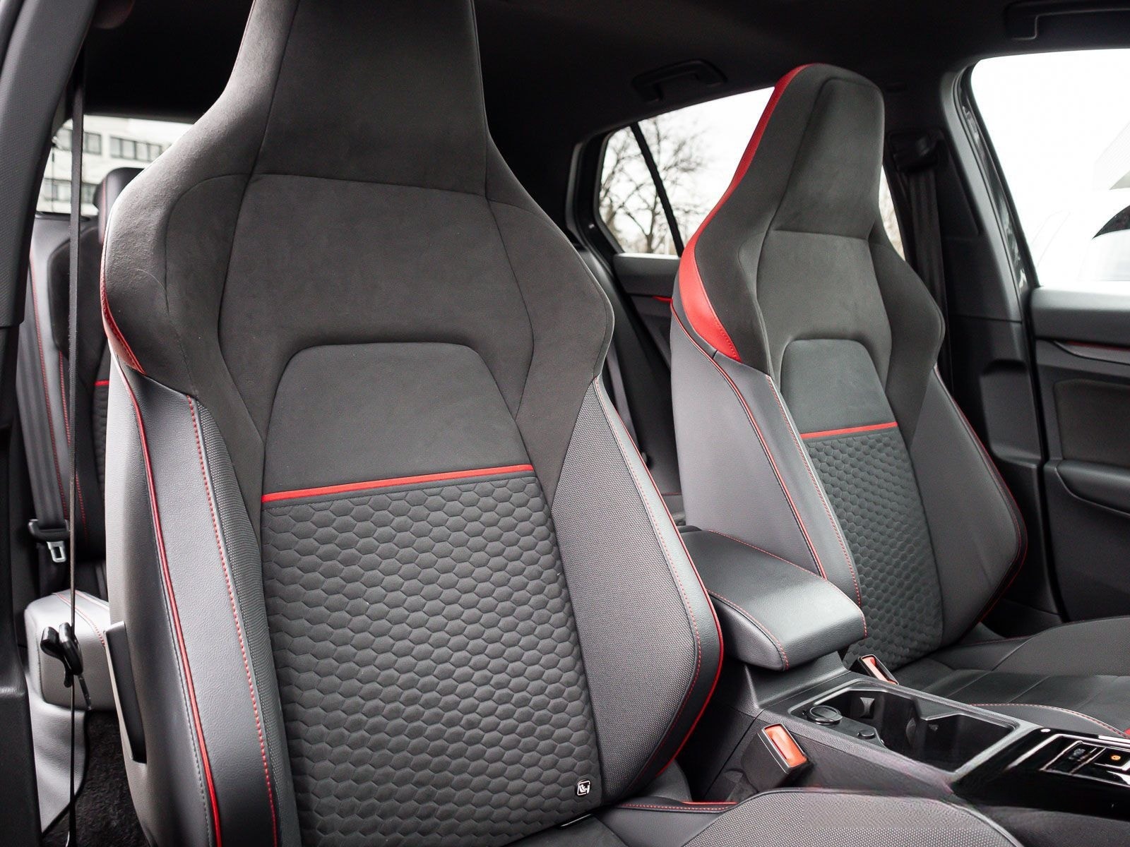 Volkswagen Golf VIII GTI Clubsport 2.0 TSI LED+ Navi Pano P foto 13