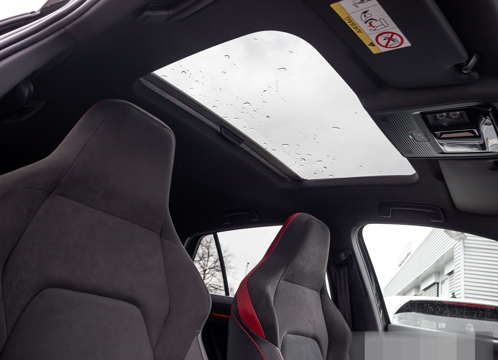 Volkswagen Golf VIII GTI Clubsport 2.0 TSI LED+ Navi Pano P foto 24