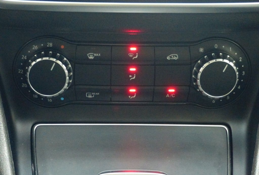 Mercedes-Benz GLA 250 4Matic Style Navi+Kamera+LED+Shzg+PDC+LM foto 17