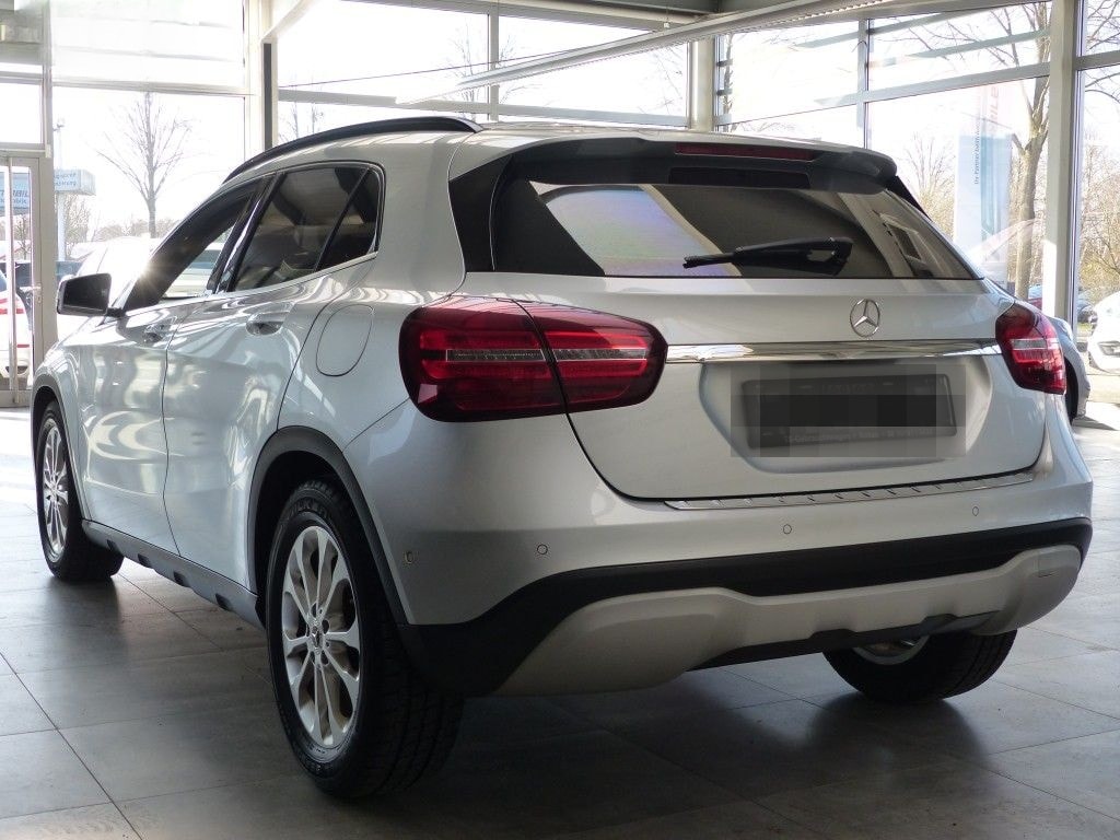 Mercedes-Benz GLA 250 4Matic Style Navi+Kamera+LED+Shzg+PDC+LM foto 6