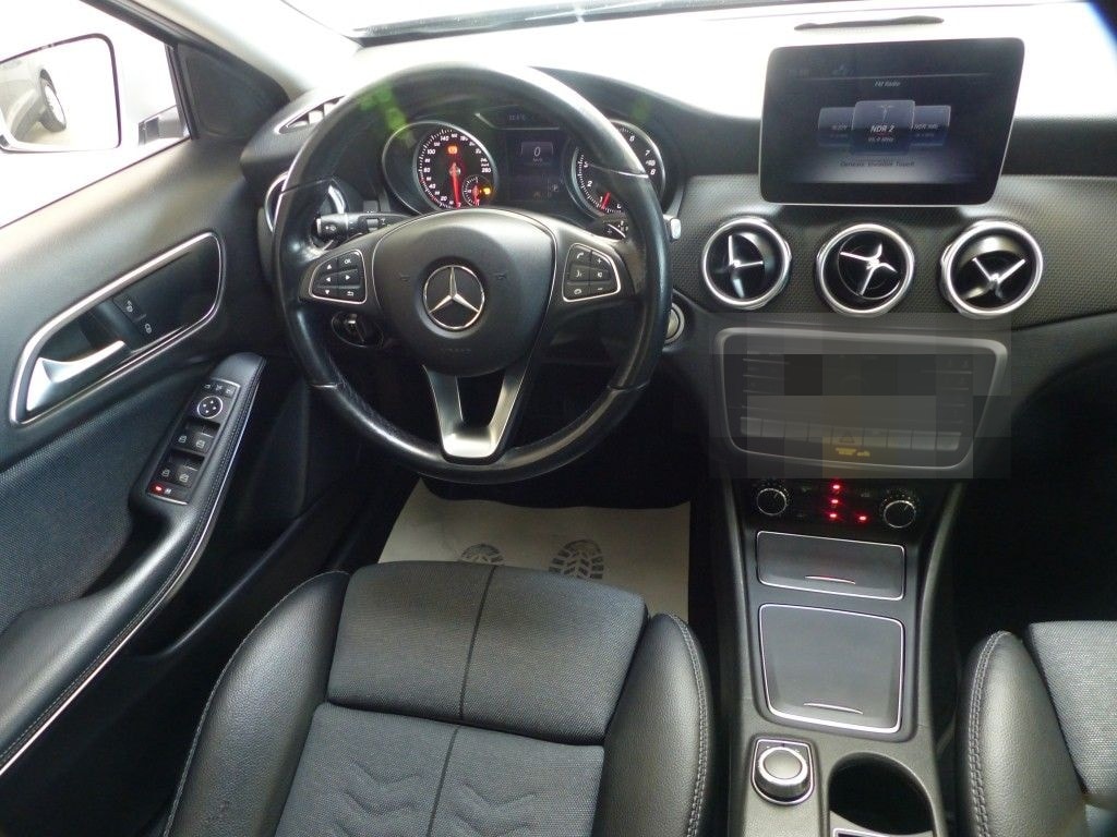 Mercedes-Benz GLA 250 4Matic Style Navi+Kamera+LED+Shzg+PDC+LM foto 10