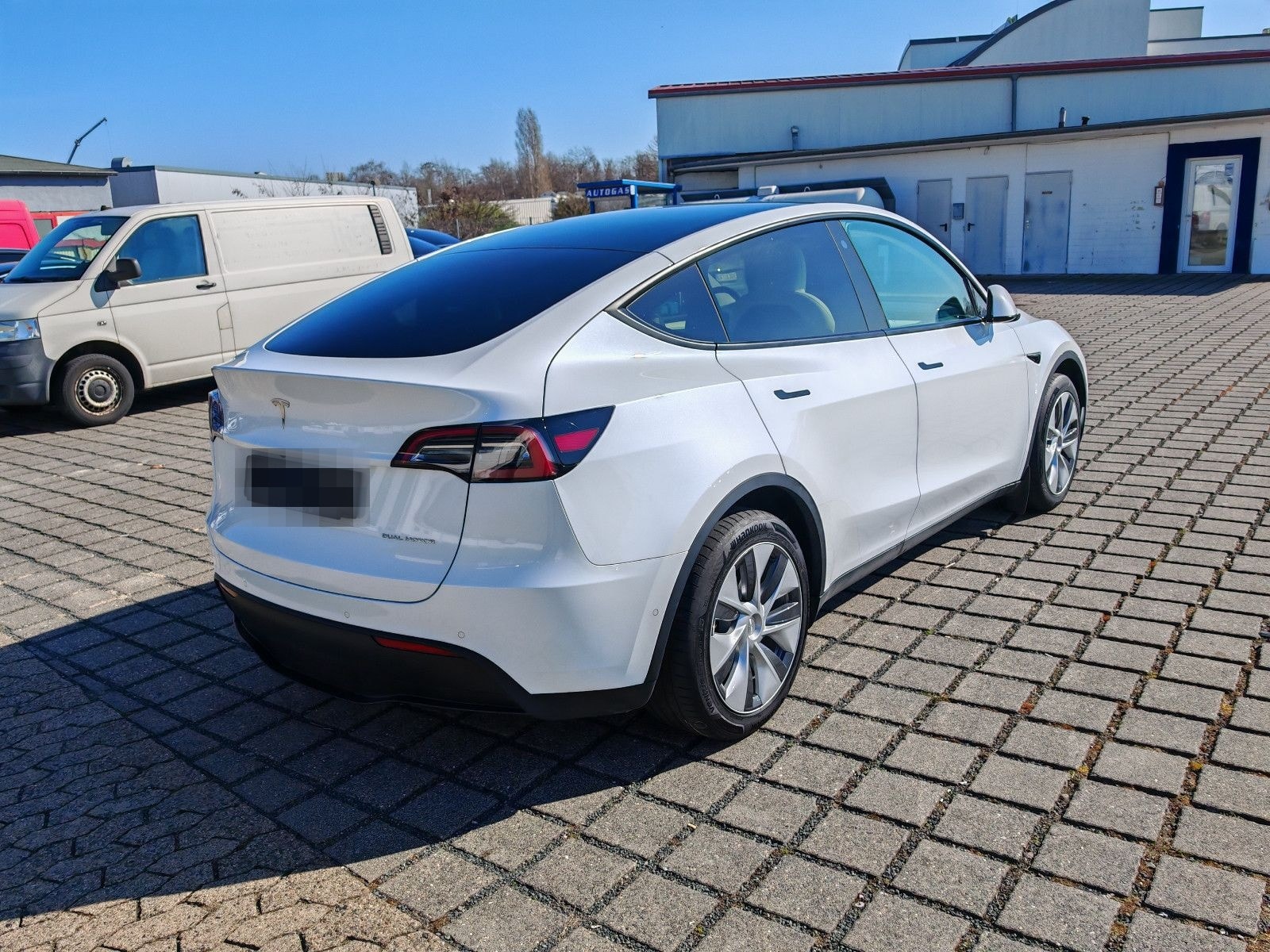 Tesla Model Y LongRange AWD / white leather foto 12
