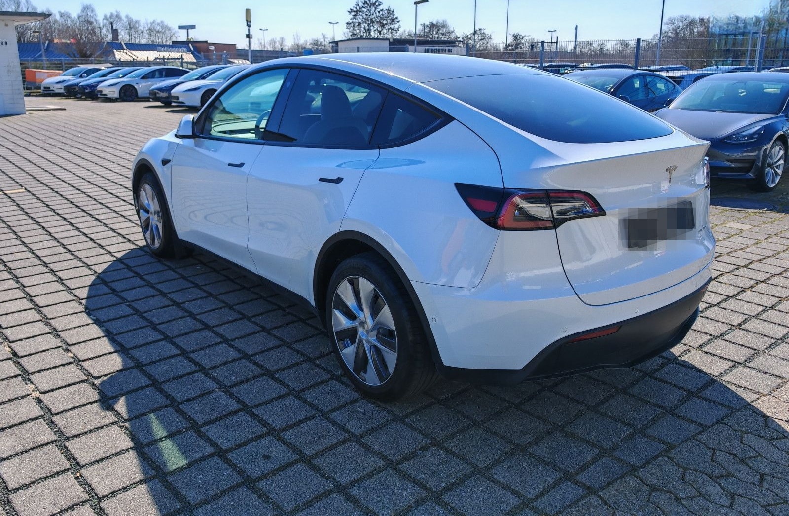 Tesla Model Y LongRange AWD / white leather foto 14
