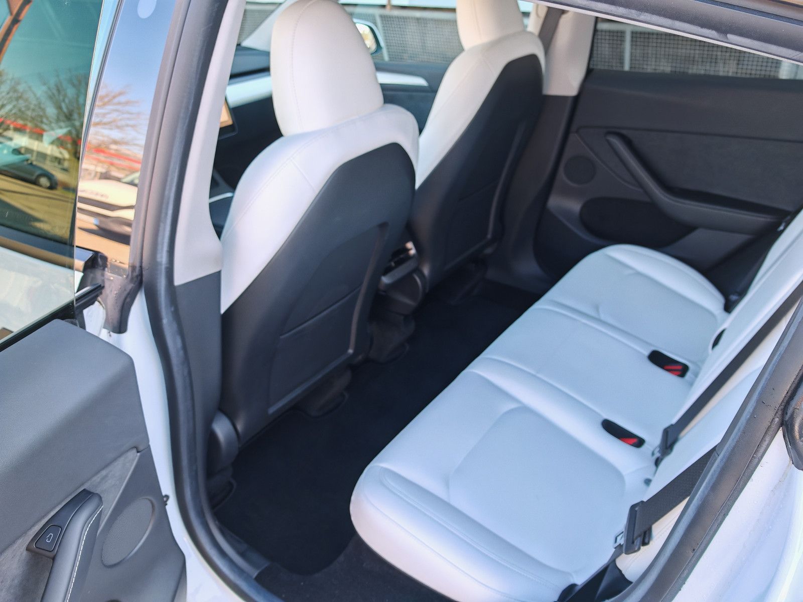 Tesla Model Y LongRange AWD / white leather foto 7