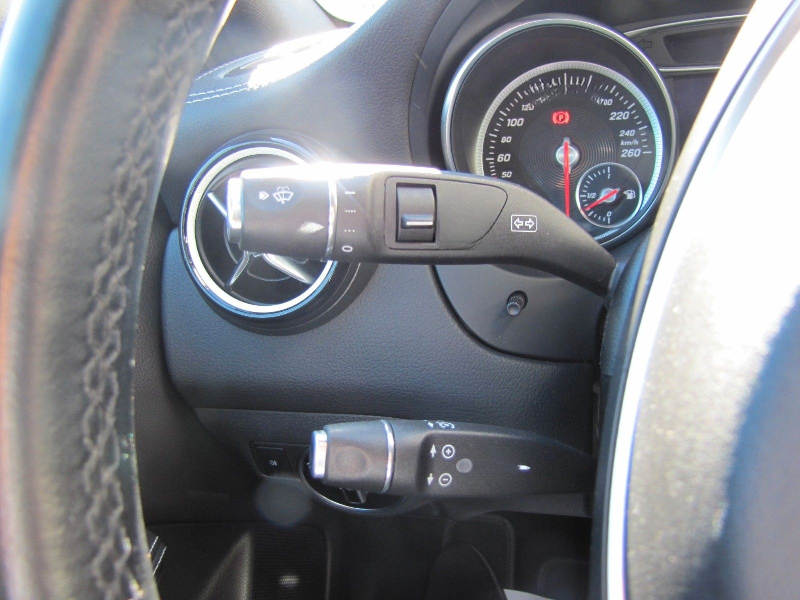 Mercedes-Benz GLA 200 7 G-DCT Urban foto 15