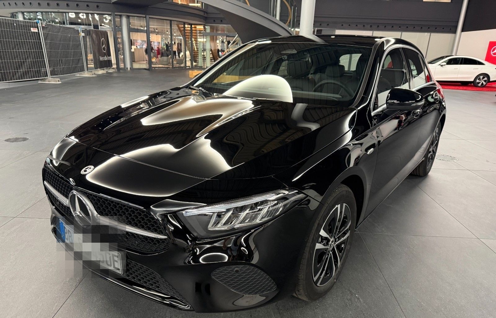 Mercedes-Benz A 250 e foto 1