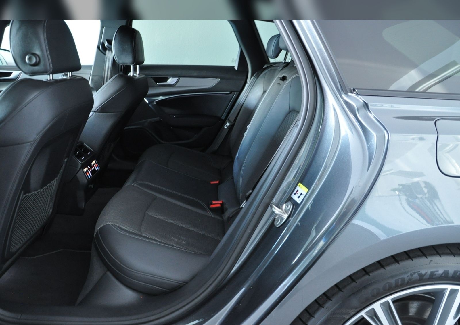 Audi A6  Avant S-Line  2.0TFSIe quattro foto 20