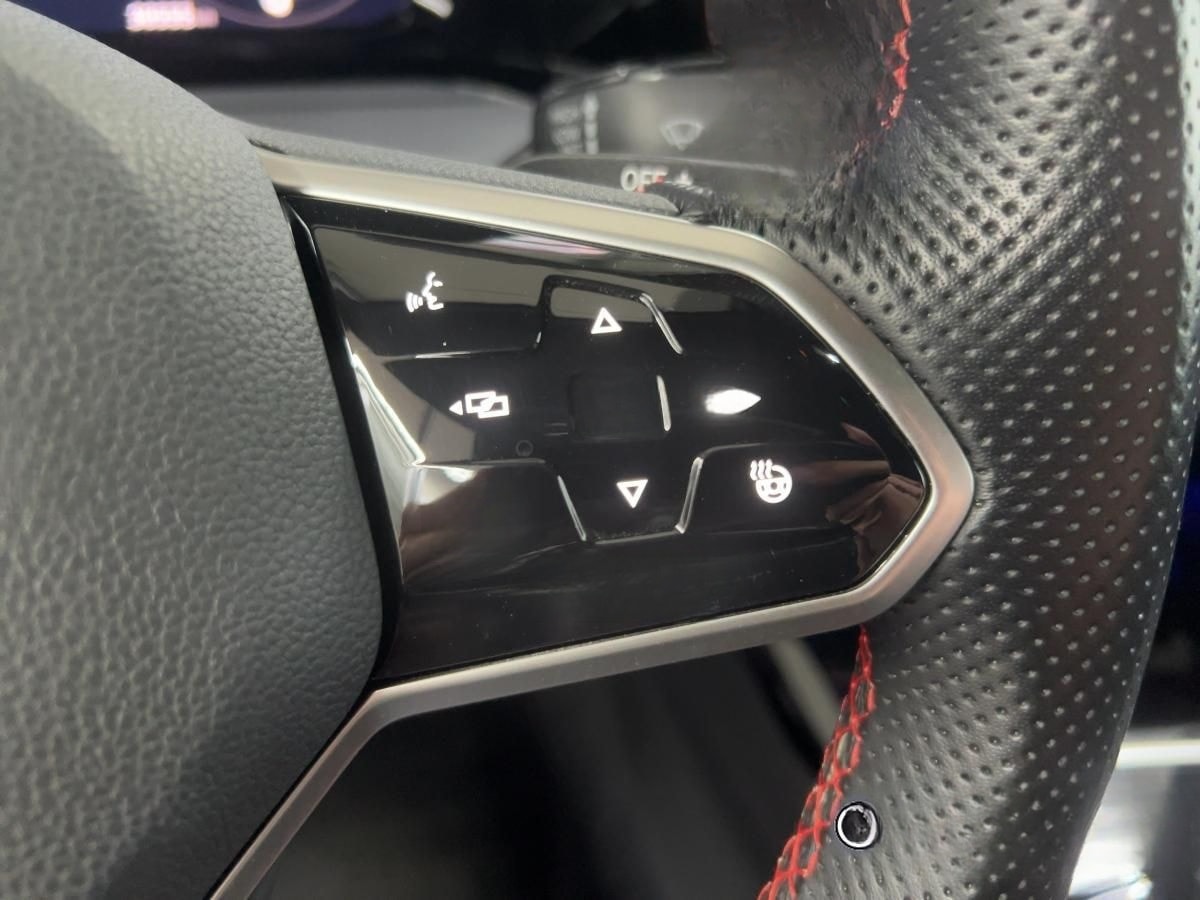 Volkswagen Golf GTI CLUBSPORT MATRIX+DCC+19"+KAM foto 10