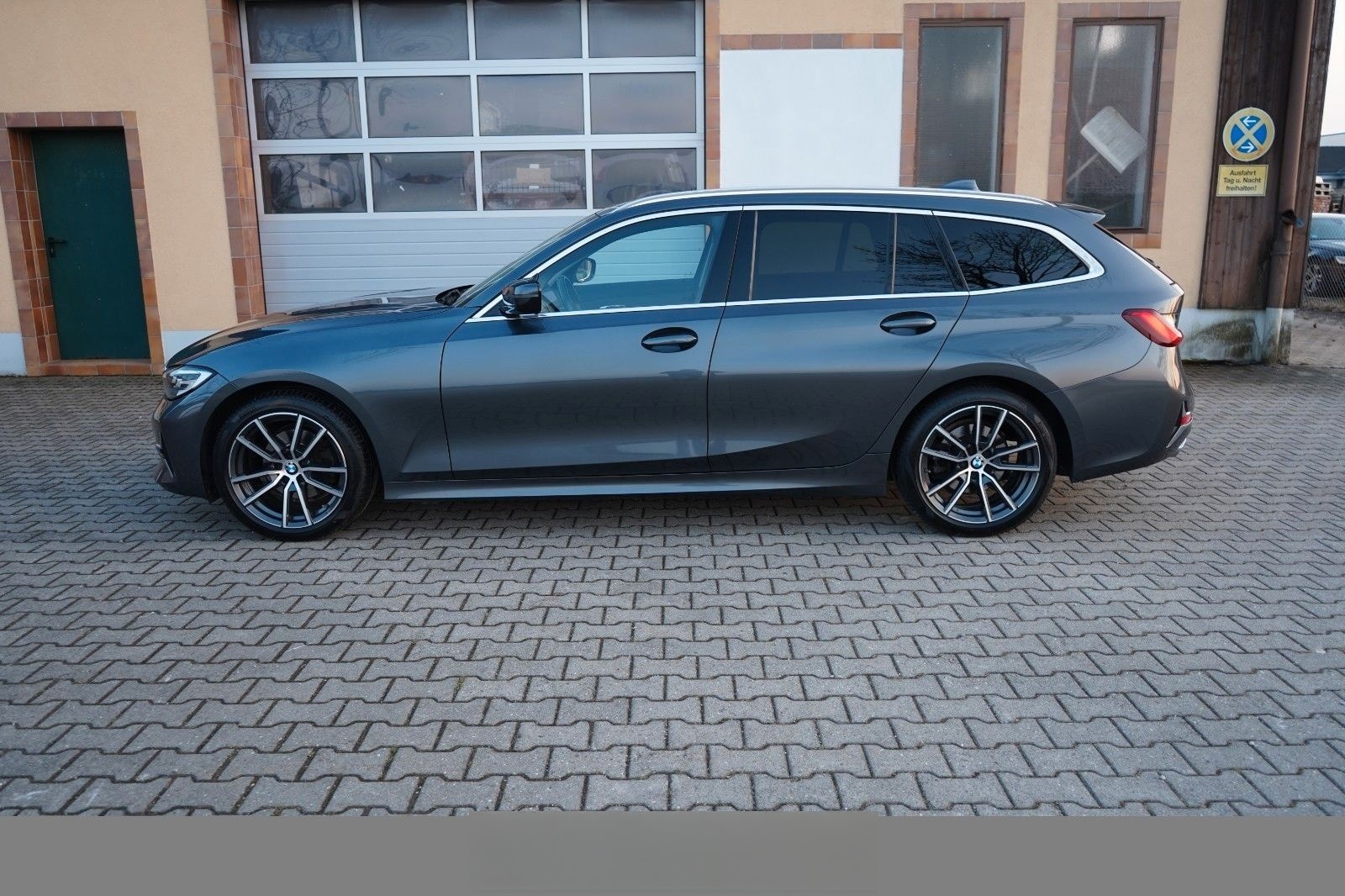 BMW 320d T. xDrive Luxury Line*1.HAND*STDHZ*STOP&GO* foto 3