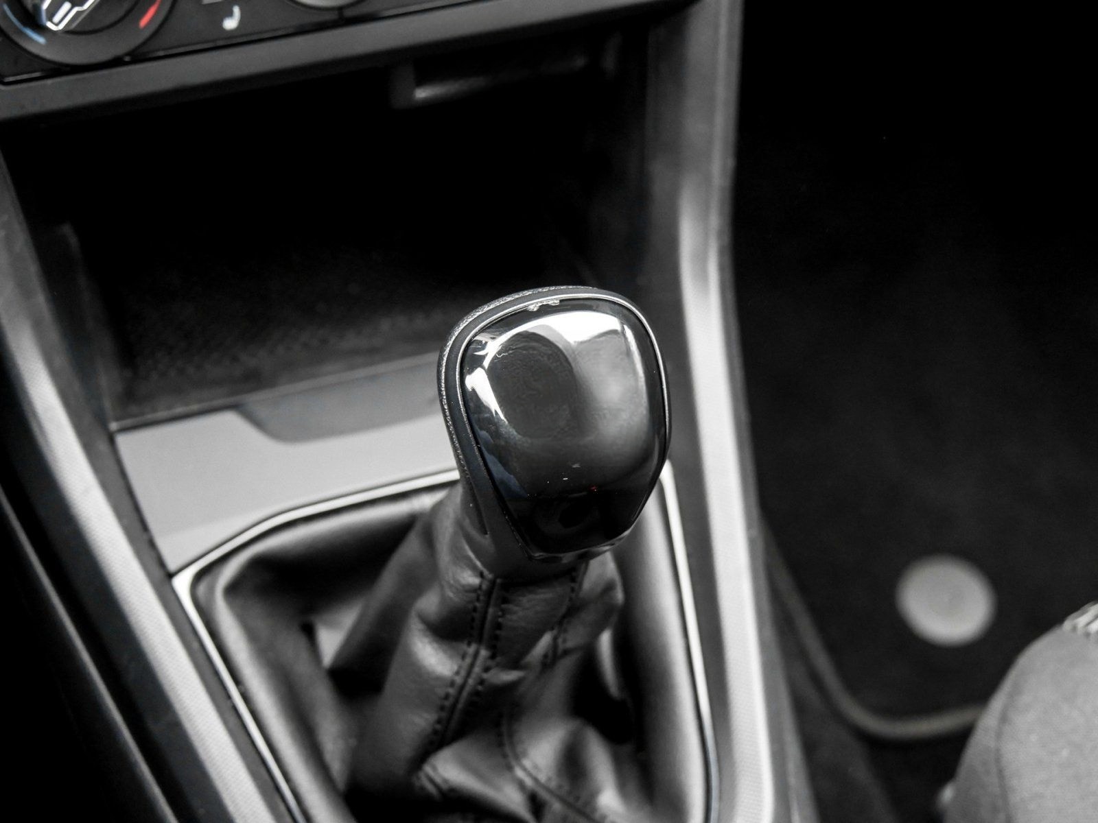 Volkswagen T-Cross 1.0 TSI LED App-Connect Ganzj.reifen foto 10