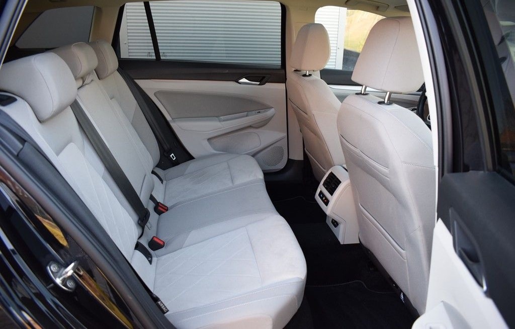 Volkswagen Golf VIII Variant TDI 2.0 *Life*Matrix*AHK*Pano* foto 6