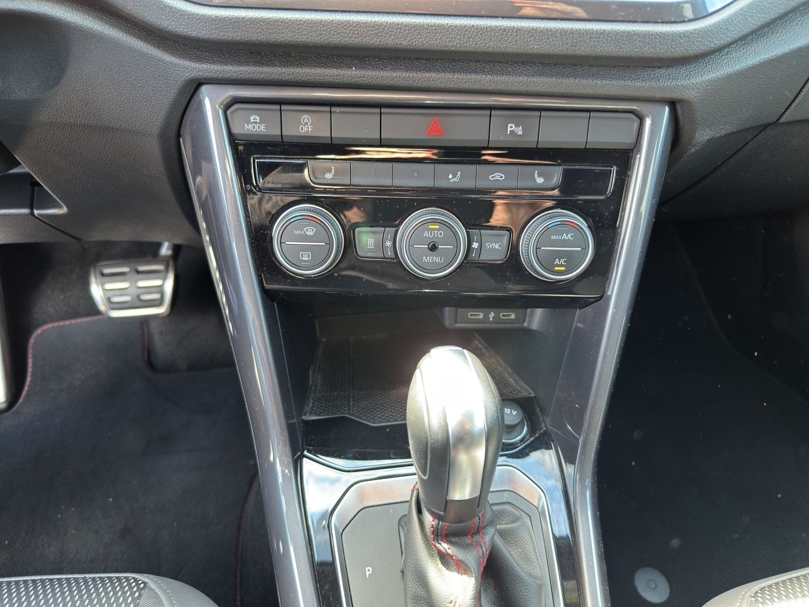 Volkswagen T-Roc 1.5 TSI DSG Sport ACC Navi SHZ PDC StHzg foto 17